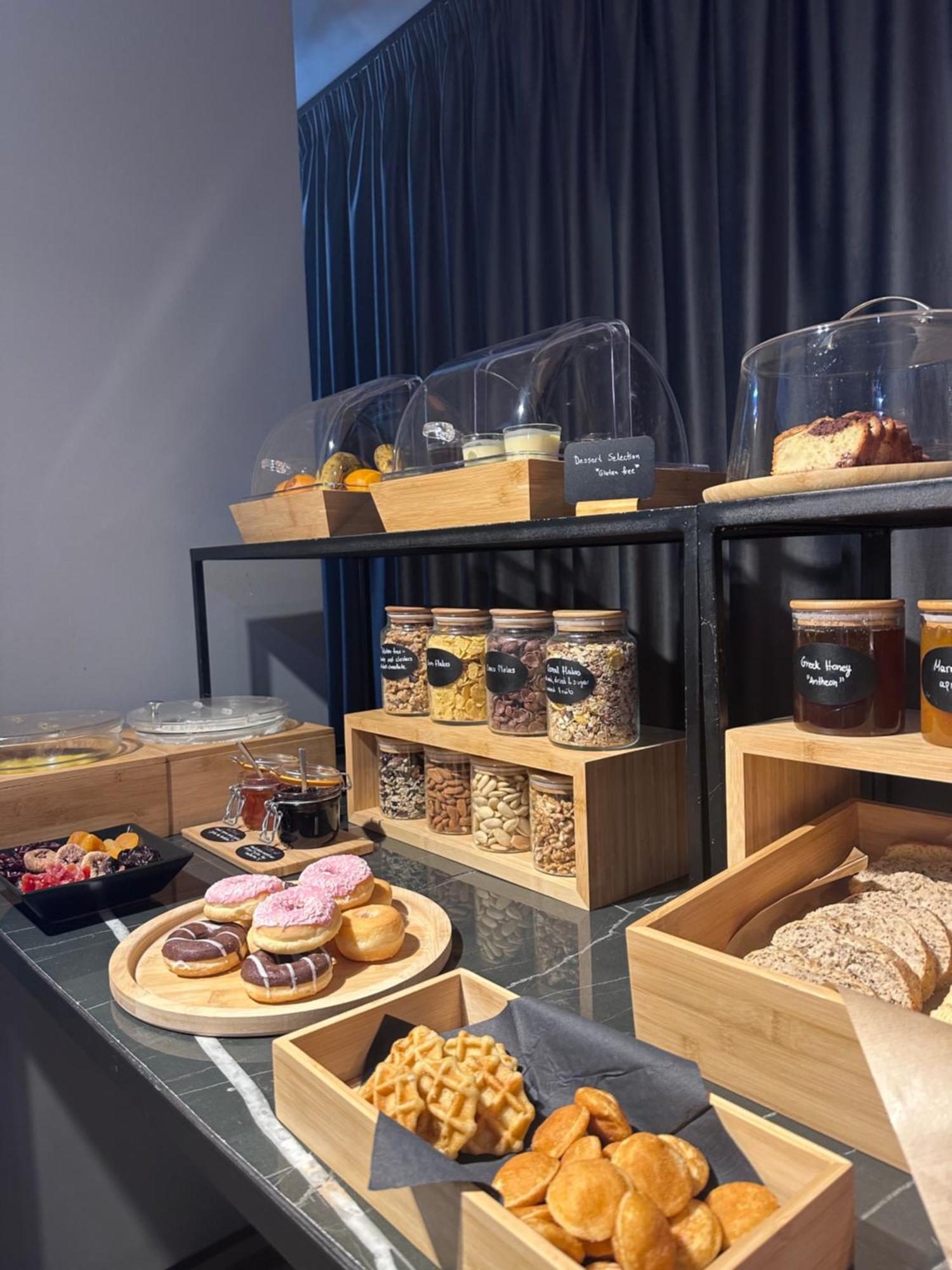 The Duke Boutique Suites Атина Екстериор снимка