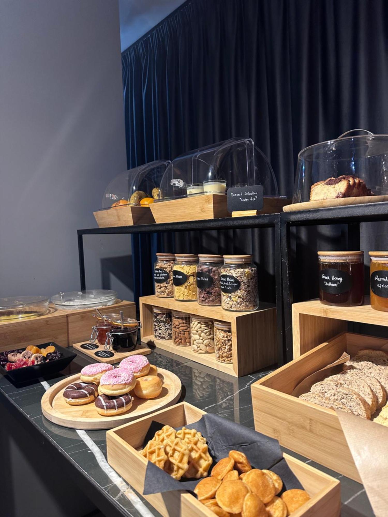 The Duke Boutique Suites Атина Екстериор снимка